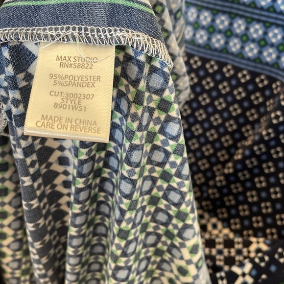 Max Studio Geometric Patterned Shift Dress - Picture 5 of 7